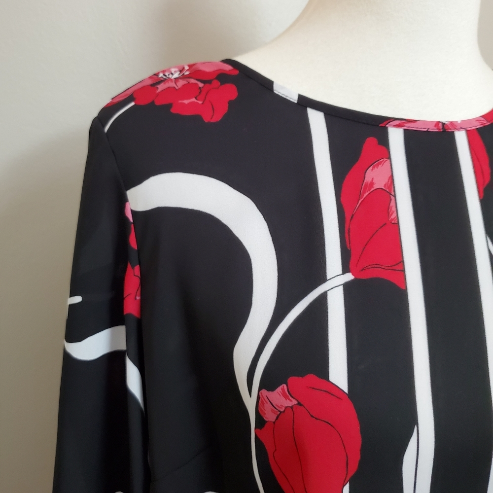 💥3/$25💥 Liz Claiborne Floral Semi Sheer Top - Picture 3 of 9